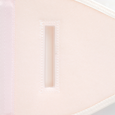 お尻側にベルトを通すための穴がある